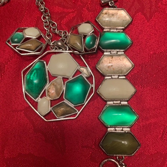 Kenneth Cole Three-Piece Green Jewelry Set - Picture 2 of 15